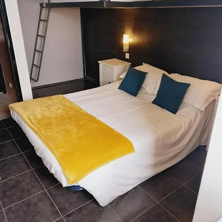 M&r Hotel 2*
