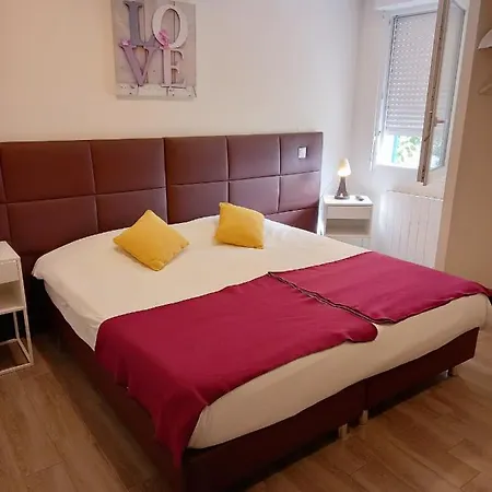 M&r Hotel