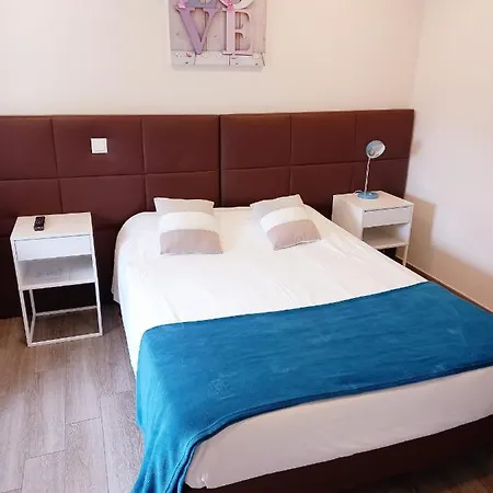 M&r Hotel Ifs